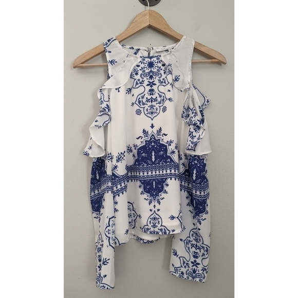 Lovers + Friends Cold Shoulder Ruffle Blouse - Picture 2 of 9